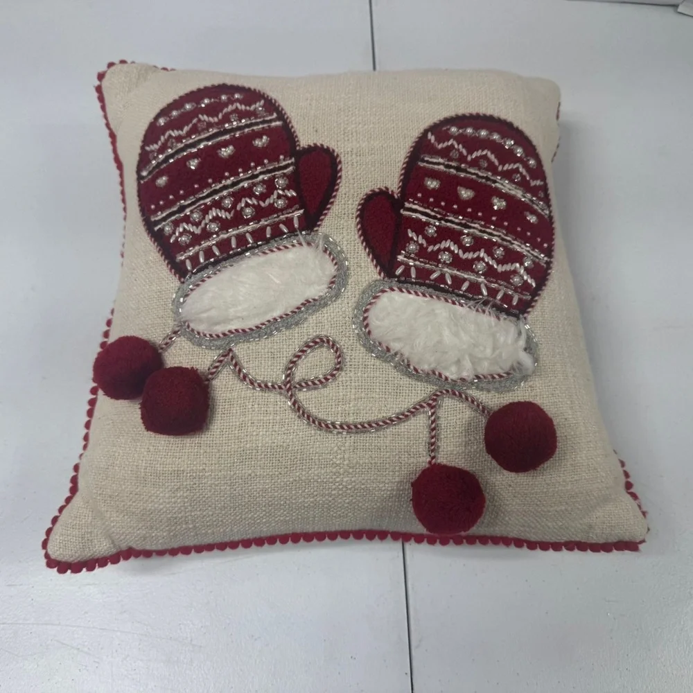 Decorative Embroidered Christmas Throw Pillow With Inside.‎ Size 17